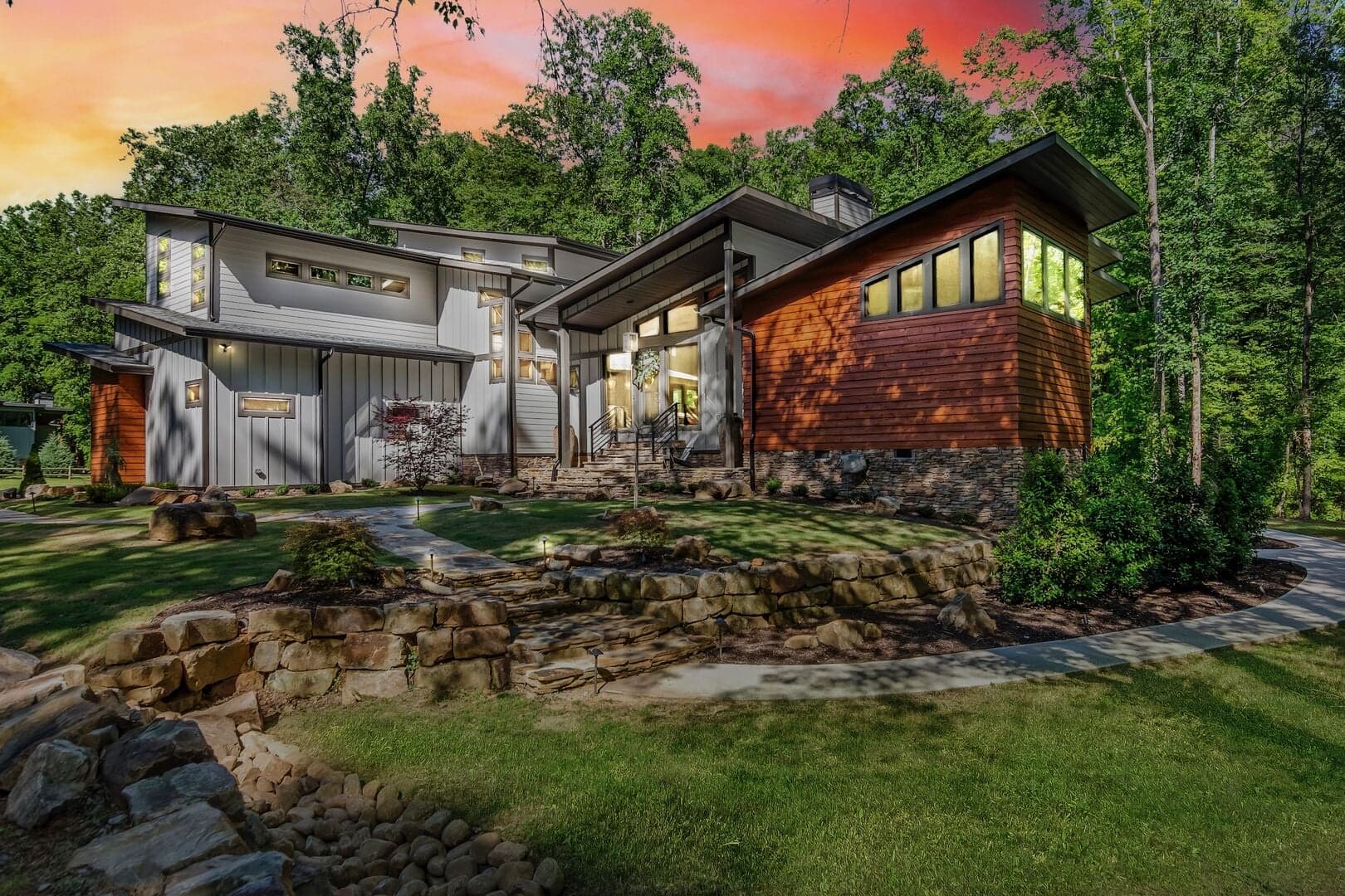 Creekside Manor photo 2