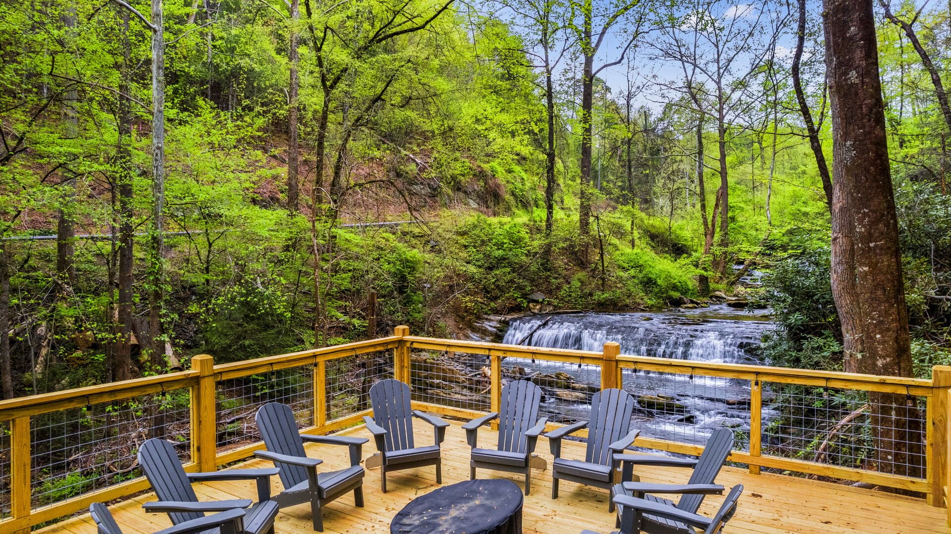 Cascading Falls Lodge photo 2